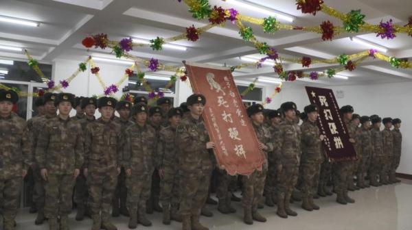 “白老虎连”官兵连线致敬英雄前辈 虎年扬虎威