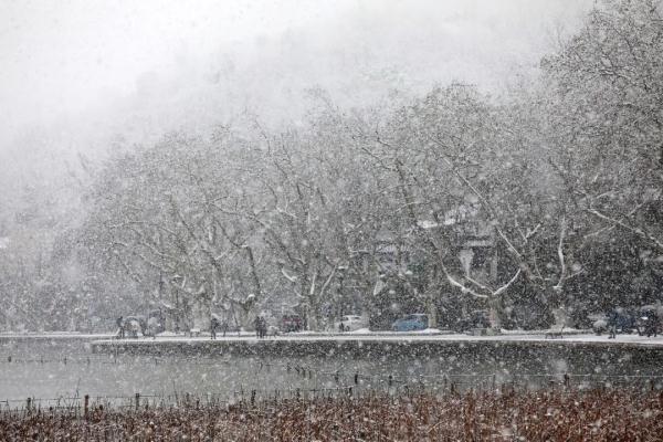 “断桥残雪”出现了！这场雪会持续到何时？新一轮冷空气又将抵达浙江