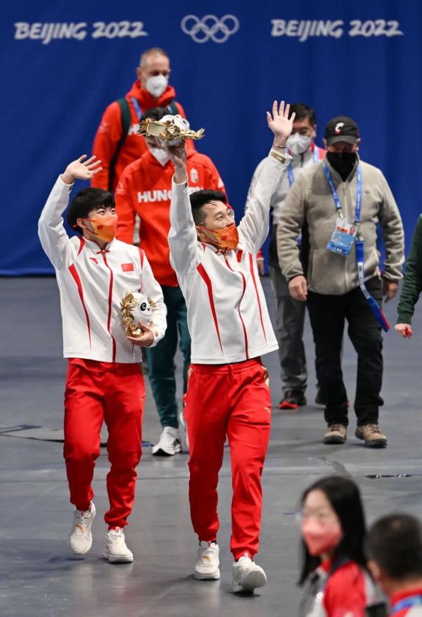 超燃!短道速滑男子1000米决赛,中国“威”“龙”摘金夺银 超燃!短道速滑男子1000米决赛,中国“威”“龙”摘金夺银