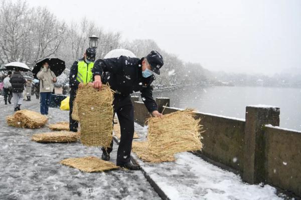 “断桥残雪”出现了！这场雪会持续到何时？新一轮冷空气又将抵达浙江