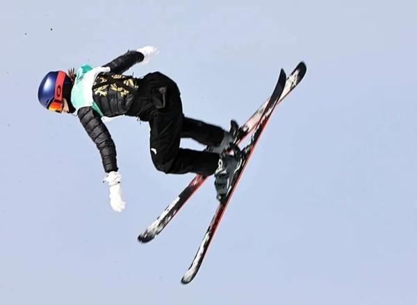 中国军团第3金！自由式滑雪女子大跳台决赛谷爱凌摘金！