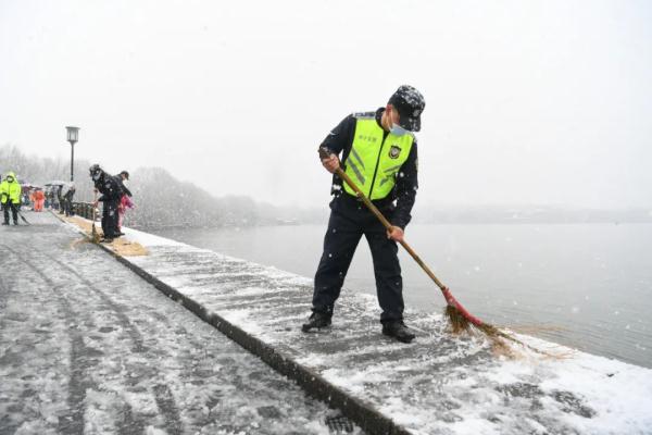 “断桥残雪”出现了！这场雪会持续到何时？新一轮冷空气又将抵达浙江