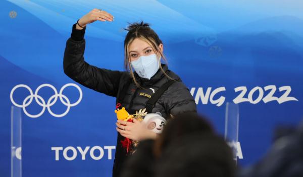 北京冬奥会 | 自信而可爱!来看谷爱凌出席赛后新闻发布会现场图 北京冬奥会 | 自信而可爱!来看谷爱凌出席赛后新闻发布会现场图