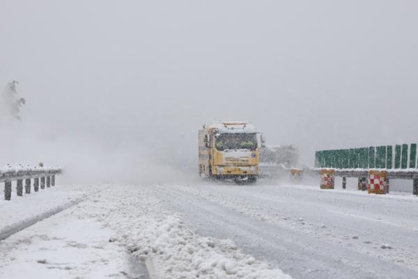 “断桥残雪”出现了！这场雪会持续到何时？新一轮冷空气又将抵达浙江