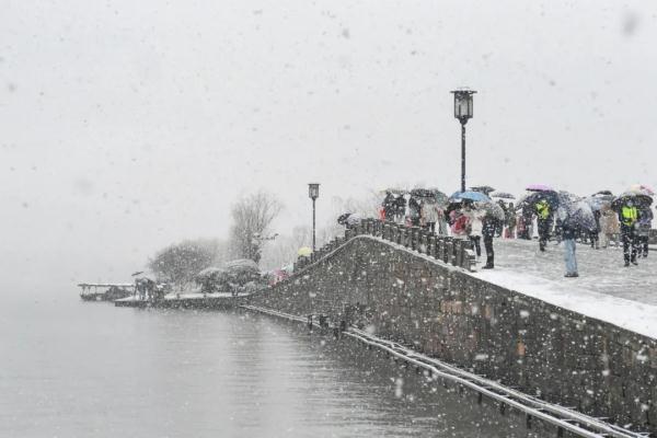“断桥残雪”出现了！这场雪会持续到何时？新一轮冷空气又将抵达浙江