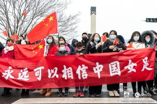 女足姑娘昨天发微博喊贝克汉姆“贝叔”，故事不少……