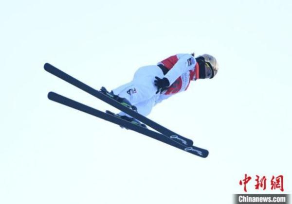 武大靖说自己脚“丑”，网友不干了！