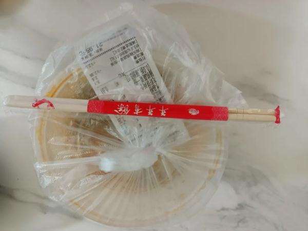 下月起，饭店不得主动向消费者提供一次性筷子