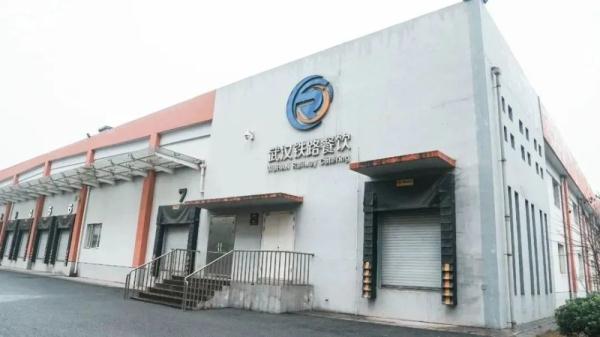 火车上有这么多好吃的！揭秘高铁盒饭从哪里来