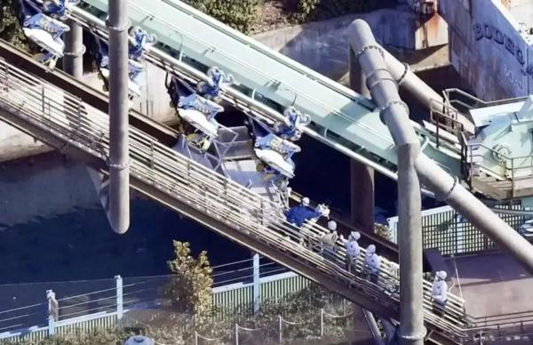 惊心！30人被困15米高空！