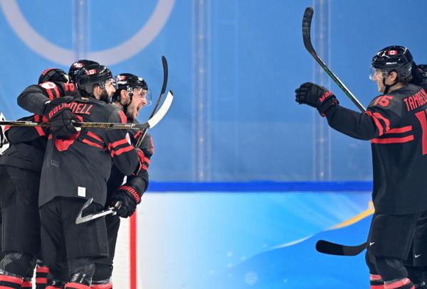 北京冬奥会|冰球综合:中国男冰冬奥首秀不敌美国 加拿大、芬兰轻松取下“开门红”