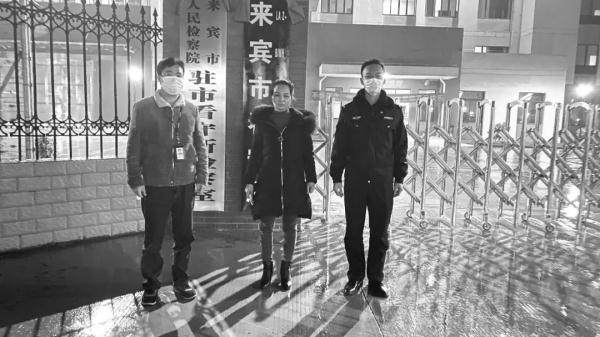 “亲爱的老公,头痛多好点了吗?”她却再也等不到回答…… “亲爱的老公,头痛多好点了吗?”她却再也等不到回答……