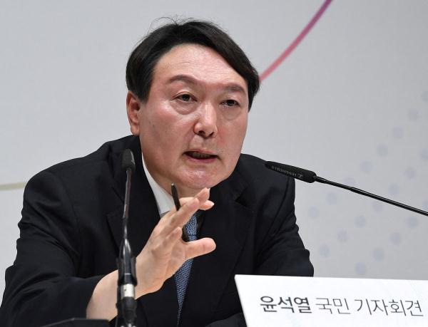 尹锡悦“积弊清算说”惹恼文在寅，青瓦台要求道歉！