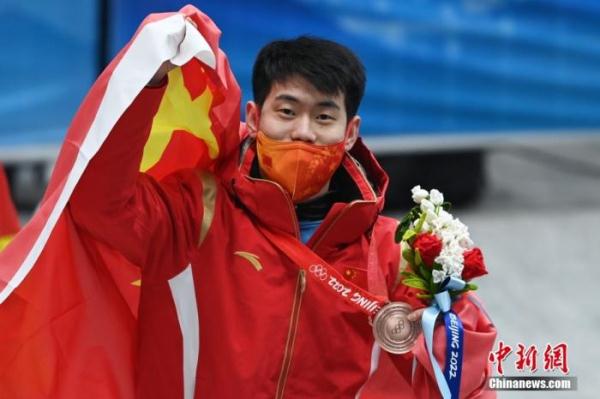 综合消息：中国钢架雪车夺牌创历史 武大靖卫冕之路完美开局