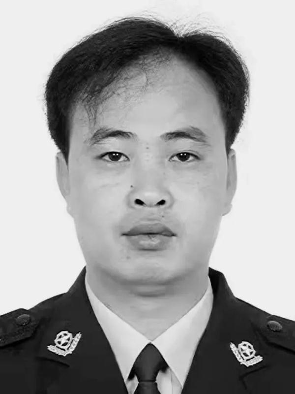 “亲爱的老公,头痛多好点了吗?”她却再也等不到回答…… “亲爱的老公,头痛多好点了吗?”她却再也等不到回答……