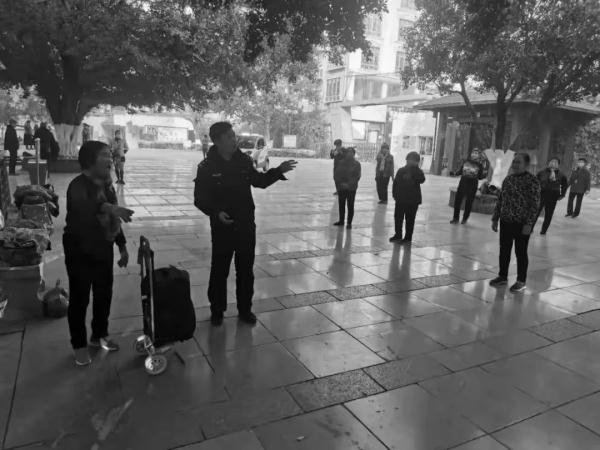 “亲爱的老公,头痛多好点了吗?”她却再也等不到回答…… “亲爱的老公,头痛多好点了吗?”她却再也等不到回答……