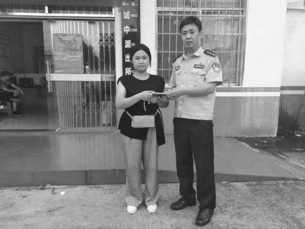 “亲爱的老公,头痛多好点了吗?”她却再也等不到回答…… “亲爱的老公,头痛多好点了吗?”她却再也等不到回答……