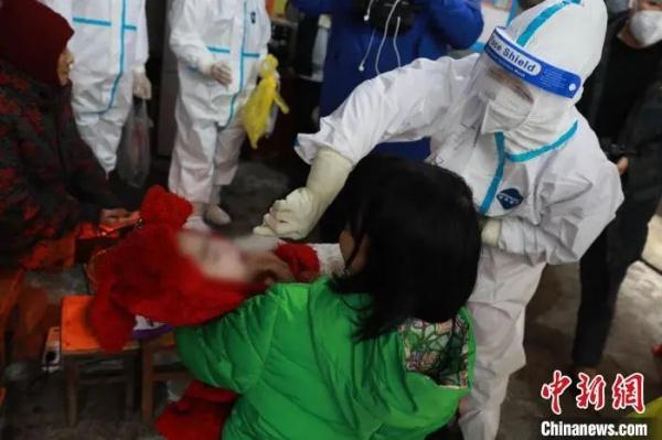 “总有人翻山越岭,为你而来” “总有人翻山越岭,为你而来”