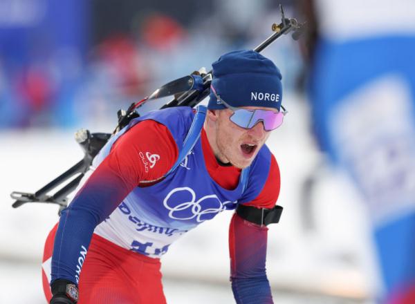 北京冬奥会冬季两项男子10公里短距离赛况