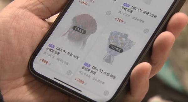 玫瑰价格创20年新高，上海人嘴上嫌贵还是买空了……“好日子”214意外遇冷