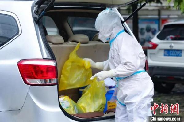 “总有人翻山越岭,为你而来” “总有人翻山越岭,为你而来”