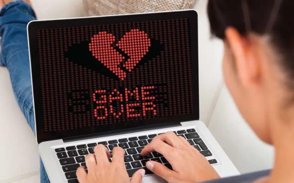 女子痴情婚外“缅甸男友” ,还办卡助其裸聊敲诈,被公诉! 女子痴情婚外“缅甸男友” ,还办卡助其裸聊敲诈,被公诉!