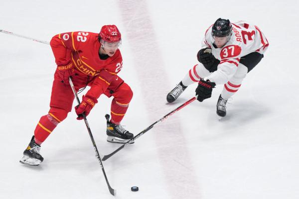 北京冬奥会|冰球男子小组赛:中国队不敌加拿大队 北京冬奥会|冰球男子小组赛:中国队不敌加拿大队