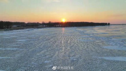 罕见!吉林四海湖冰汤圆好诱人 罕见!吉林四海湖冰汤圆好诱人