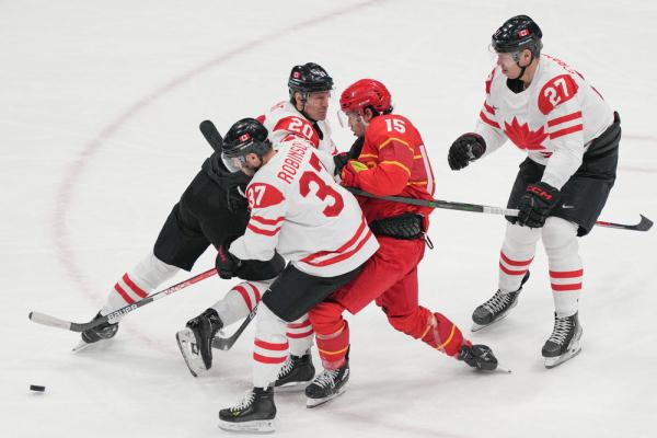 北京冬奥会|冰球男子小组赛:中国队不敌加拿大队 北京冬奥会|冰球男子小组赛:中国队不敌加拿大队