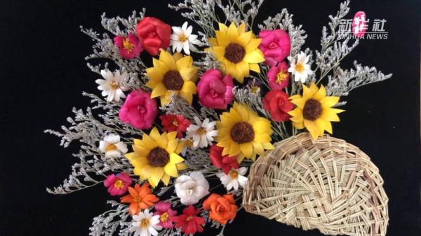 玉米叶也能“穿针引线” 东北农民“废物利用”浪漫又赚钱 玉米叶也能“穿针引线” 东北农民“废物利用”浪漫又赚钱