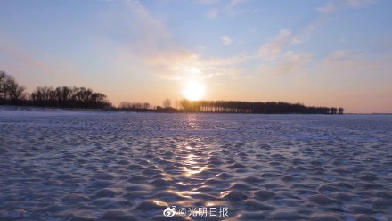 罕见!吉林四海湖冰汤圆好诱人 罕见!吉林四海湖冰汤圆好诱人