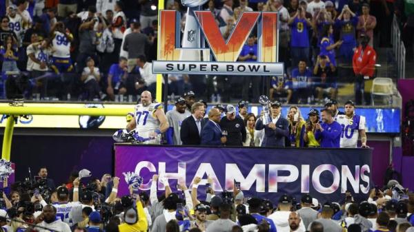 &quot;超级碗&quot;洛杉矶公羊队夺冠 首位华裔球员亮相