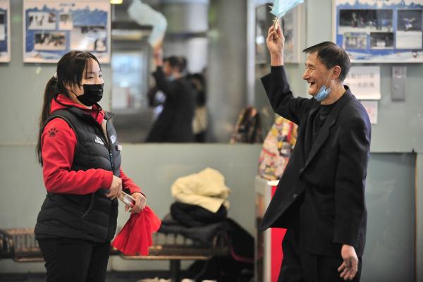 北京：76岁老人的68载冰上人生