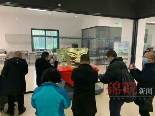今天首展！春晚上的大面具“回家了”