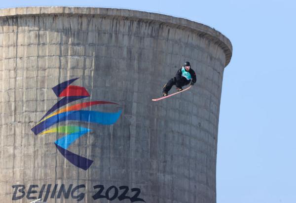 北京冬奥会｜一飞冲天！苏翊鸣摘金！