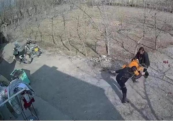 “没50万彩礼女友被家人拖走”男子又发声:跟女友在一起了 “没50万彩礼女友被家人拖走”男子又发声:跟女友在一起了