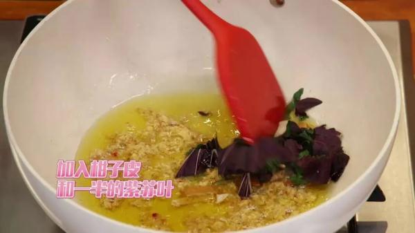 不用红烧不用炒，小鱼干加“它”上锅蒸，骨酥肉烂，鲜香不腥！