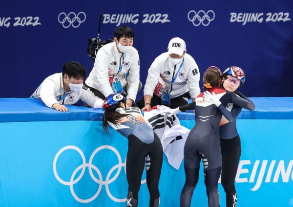 北京冬奥会短道速滑女子1500米韩国选手崔敏静夺冠韩雨桐获第七名