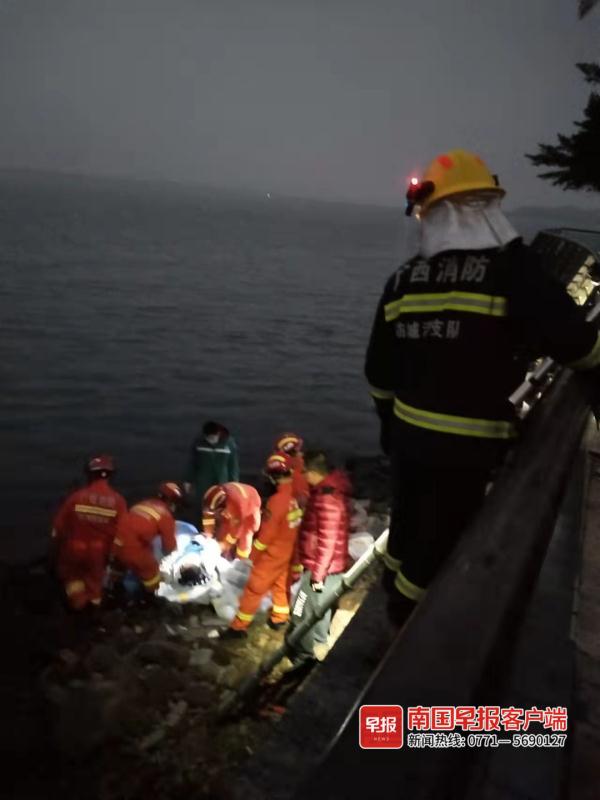 广西一对年轻男女凌晨坠海，被救上岸时发现…