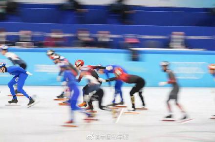 摔倒的孙龙连发6个对不起！武大靖说出了问题一起扛