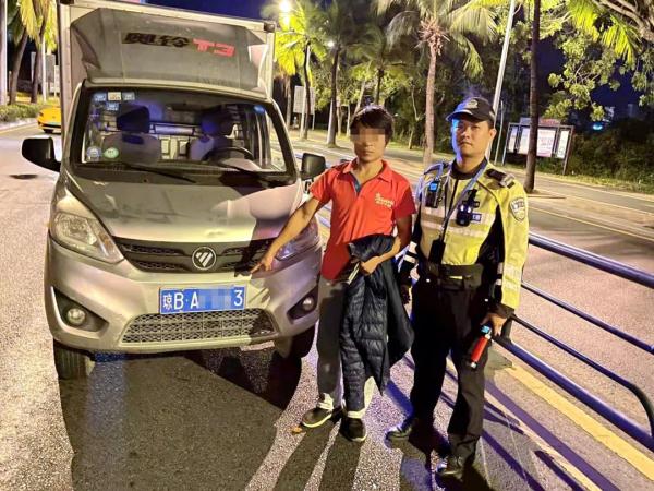 奇葩!男子酒后被交警拦下,竟说:“口渴了喝酒解渴!” 奇葩!男子酒后被交警拦下,竟说:“口渴了喝酒解渴!”