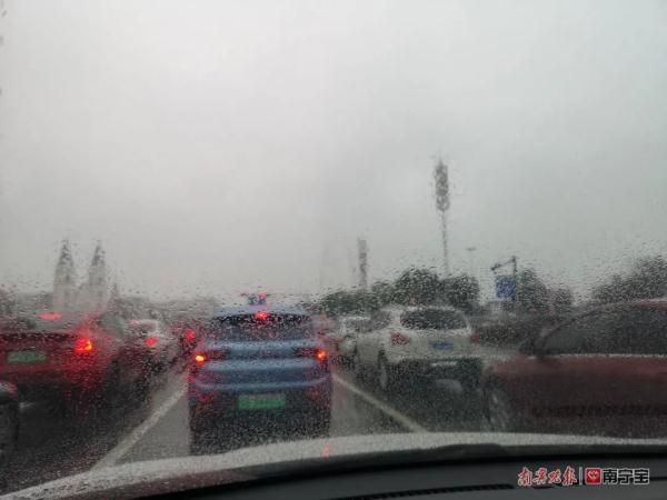 危险！车窗起雾处理不当易酿事故，教你几招轻松除雾小技巧