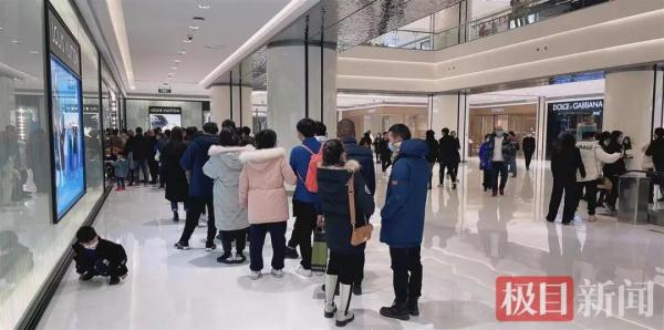 又一奢侈大牌宣布涨价！网友：炒股不如买包包
