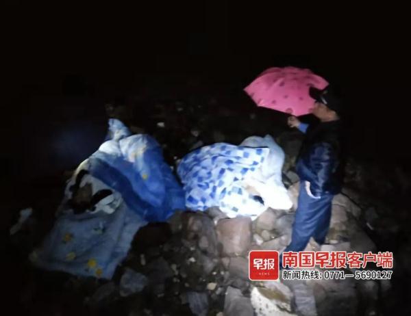 广西一对年轻男女凌晨坠海，被救上岸时发现…