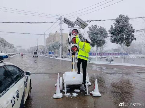 荆州又双叒下雪啦！下得还真不小，接下来的天气……