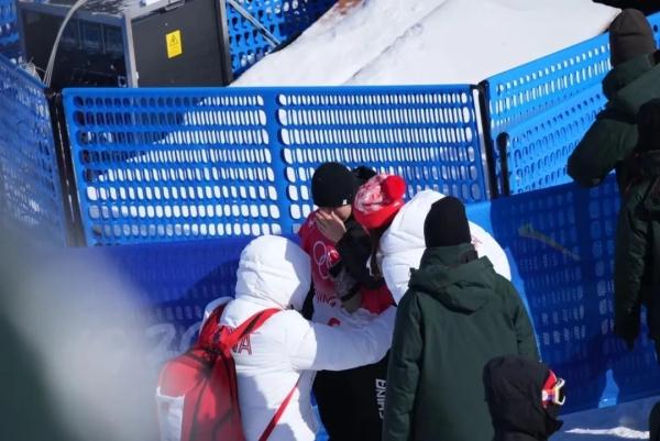 张可欣这一摔，好心疼......