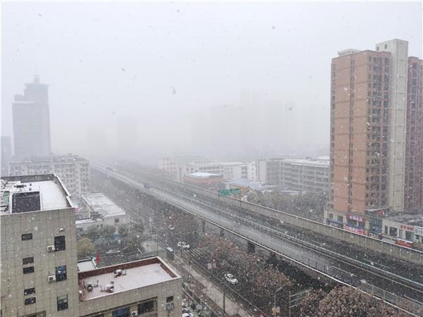 荆州又双叒下雪啦！下得还真不小，接下来的天气……
