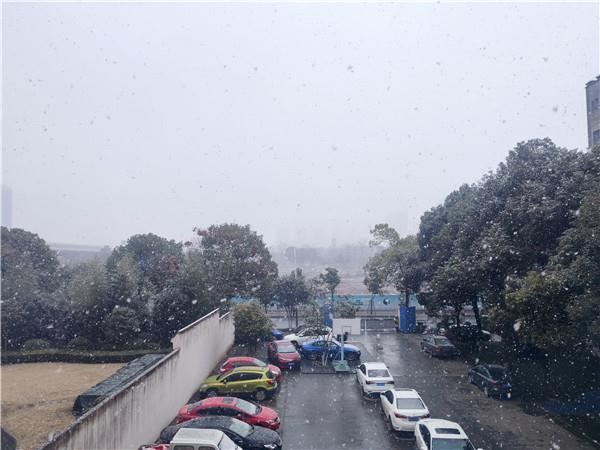 荆州又双叒下雪啦！下得还真不小，接下来的天气……