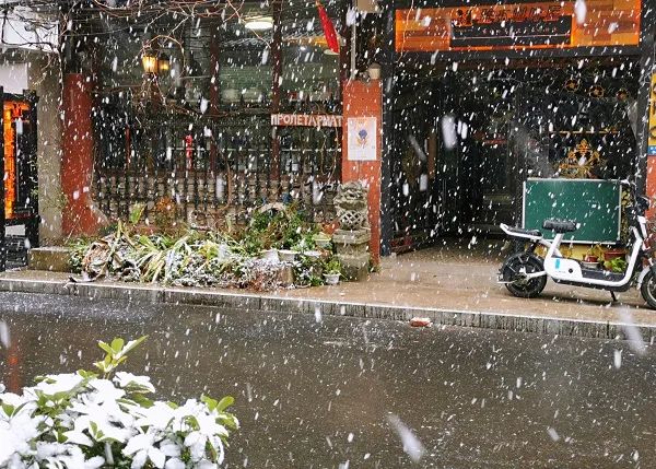 荆州又双叒下雪啦！下得还真不小，接下来的天气……