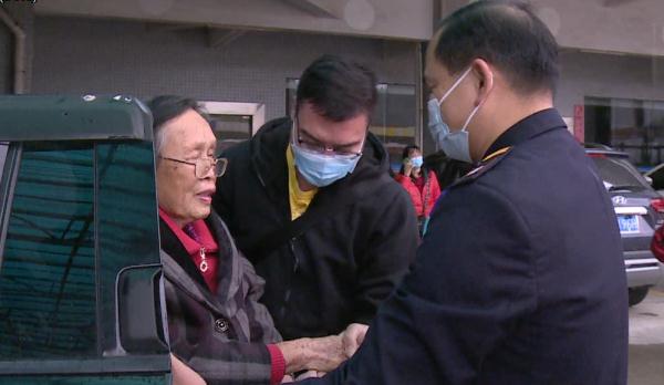九旬老人苦寻救命恩人，终于找到了！结局很暖……